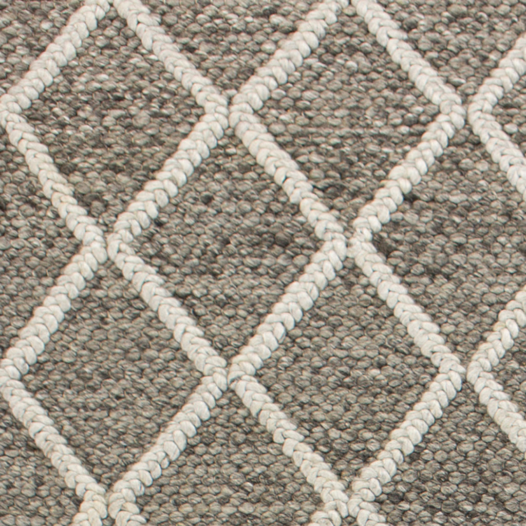 Dark Gray Geo Trail Rug - 8 x 10