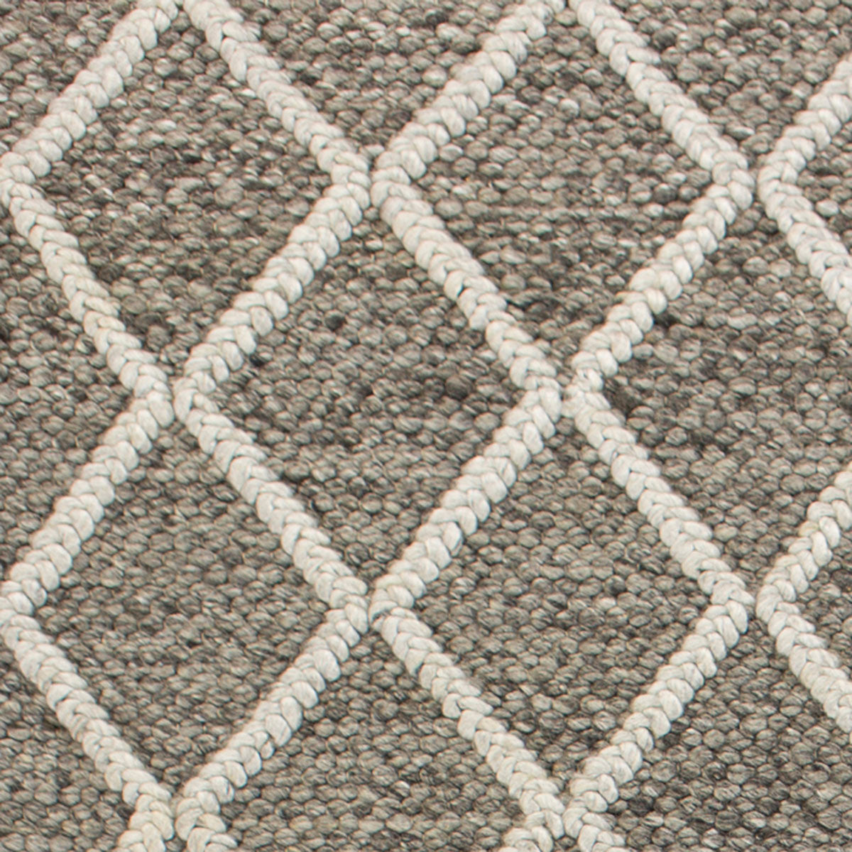 Dark Gray Geo Trail Rug - 8 x 10