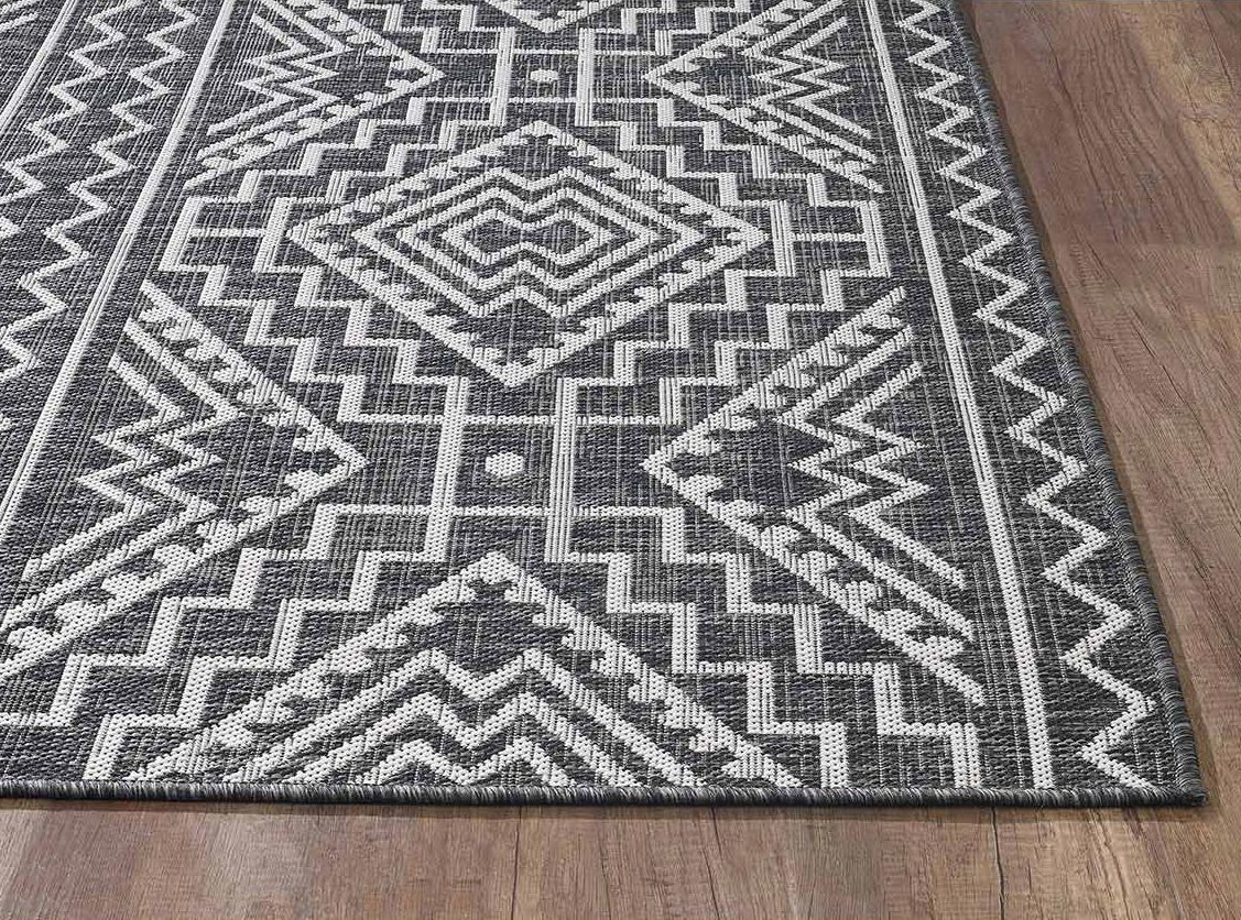 Chandler Black Indoor/Outdoor Rug - 3 x 5