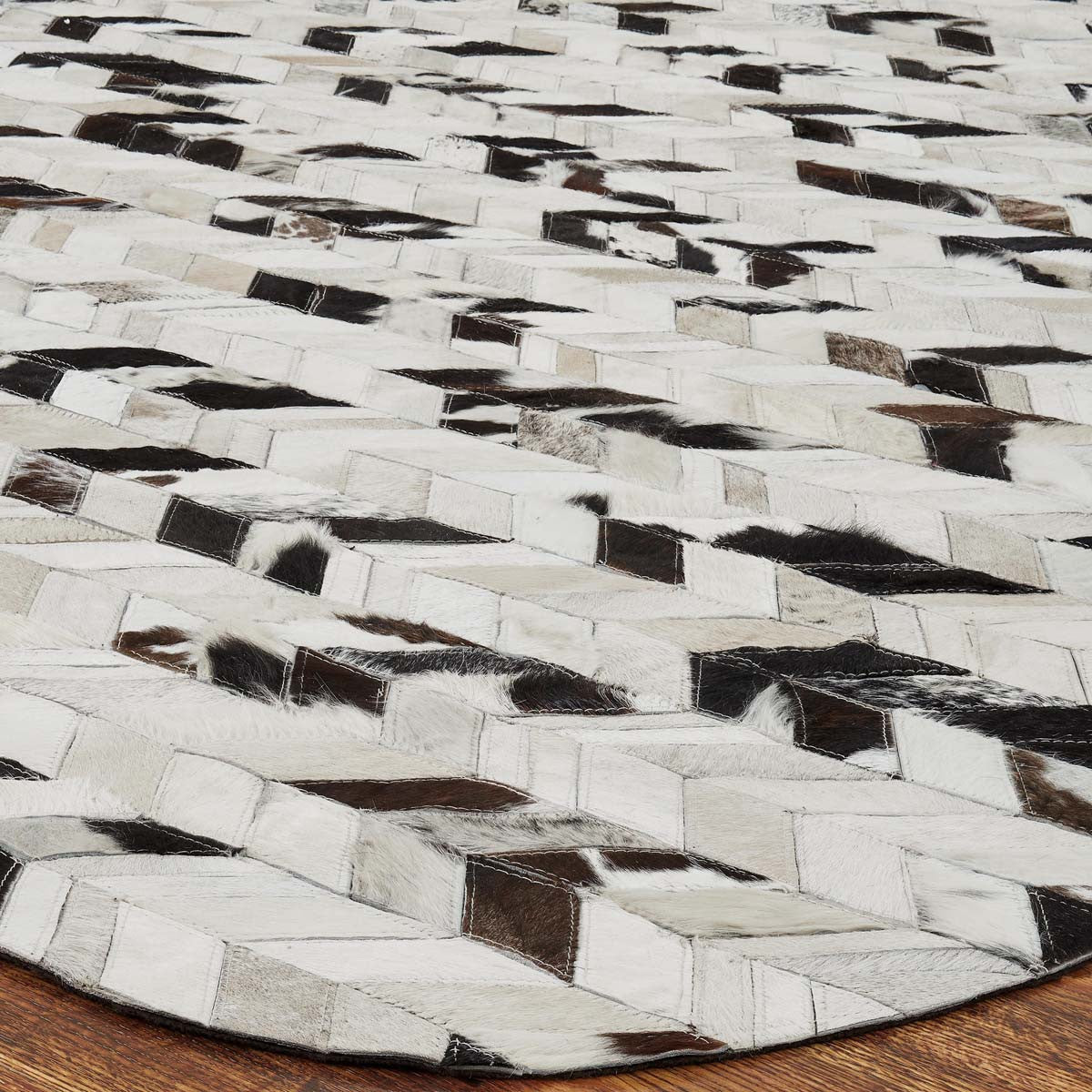 Cowhide Mosaic Chevron Rugs - White/Black