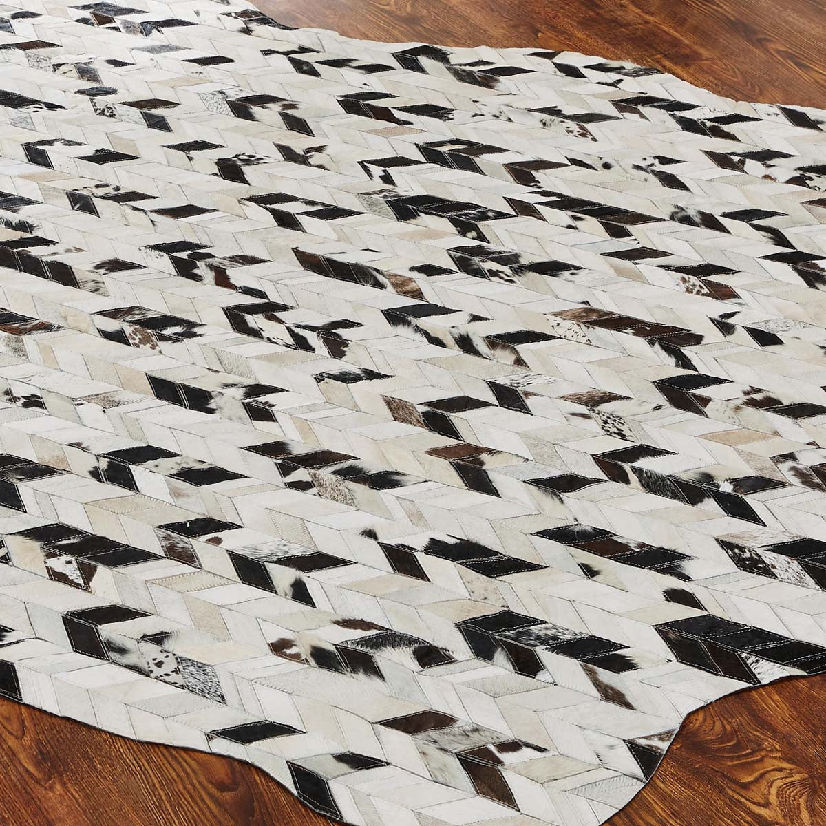 Cowhide Mosaic Chevron Rugs - White/Black