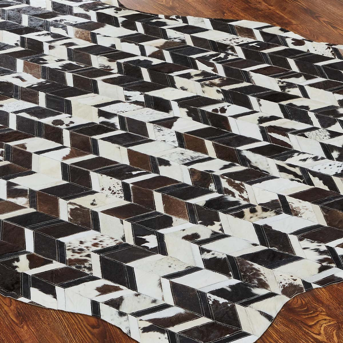 Cowhide Chevron Mosaic Rug - Black - 7 x 10