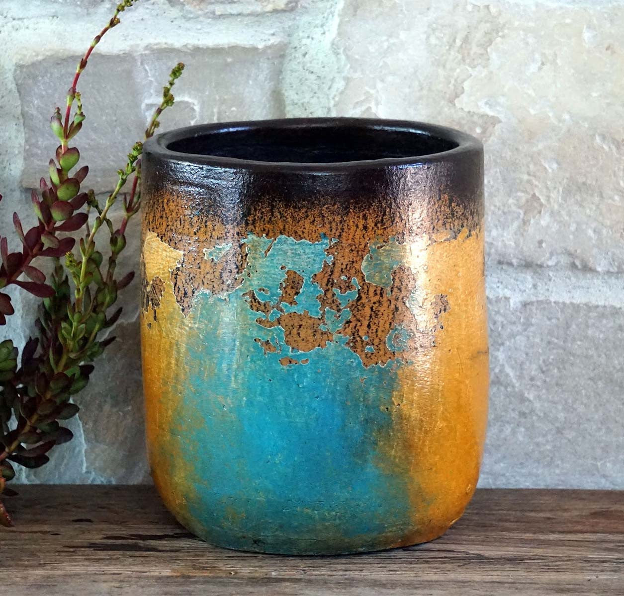 Earthscape Mapa Clay Planter