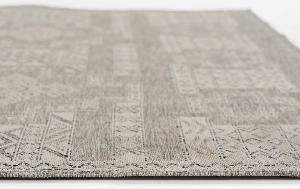 Navajo Tan Indoor/Outdoor Rug - 7 x 9