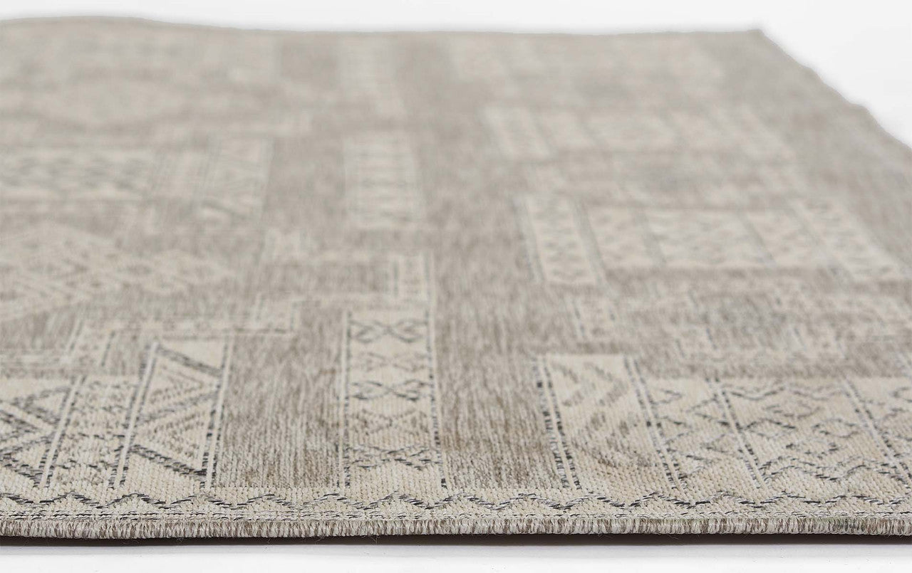 Navajo Tan Indoor/Outdoor Rug - 7 x 9
