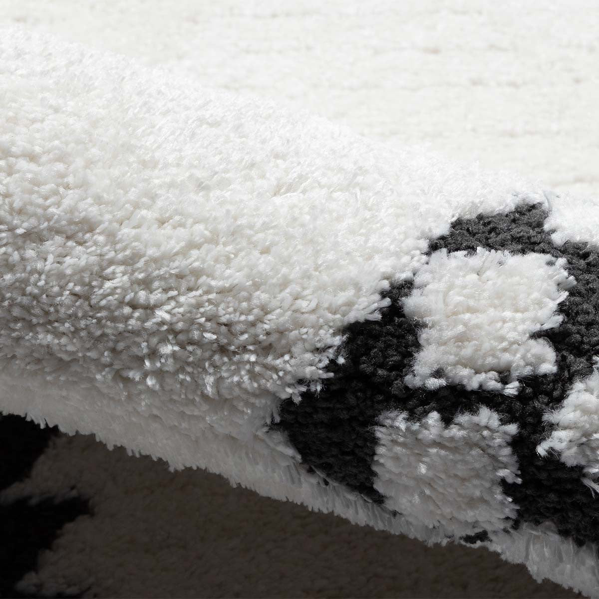Triple Diamond Ivory Rug Collection
