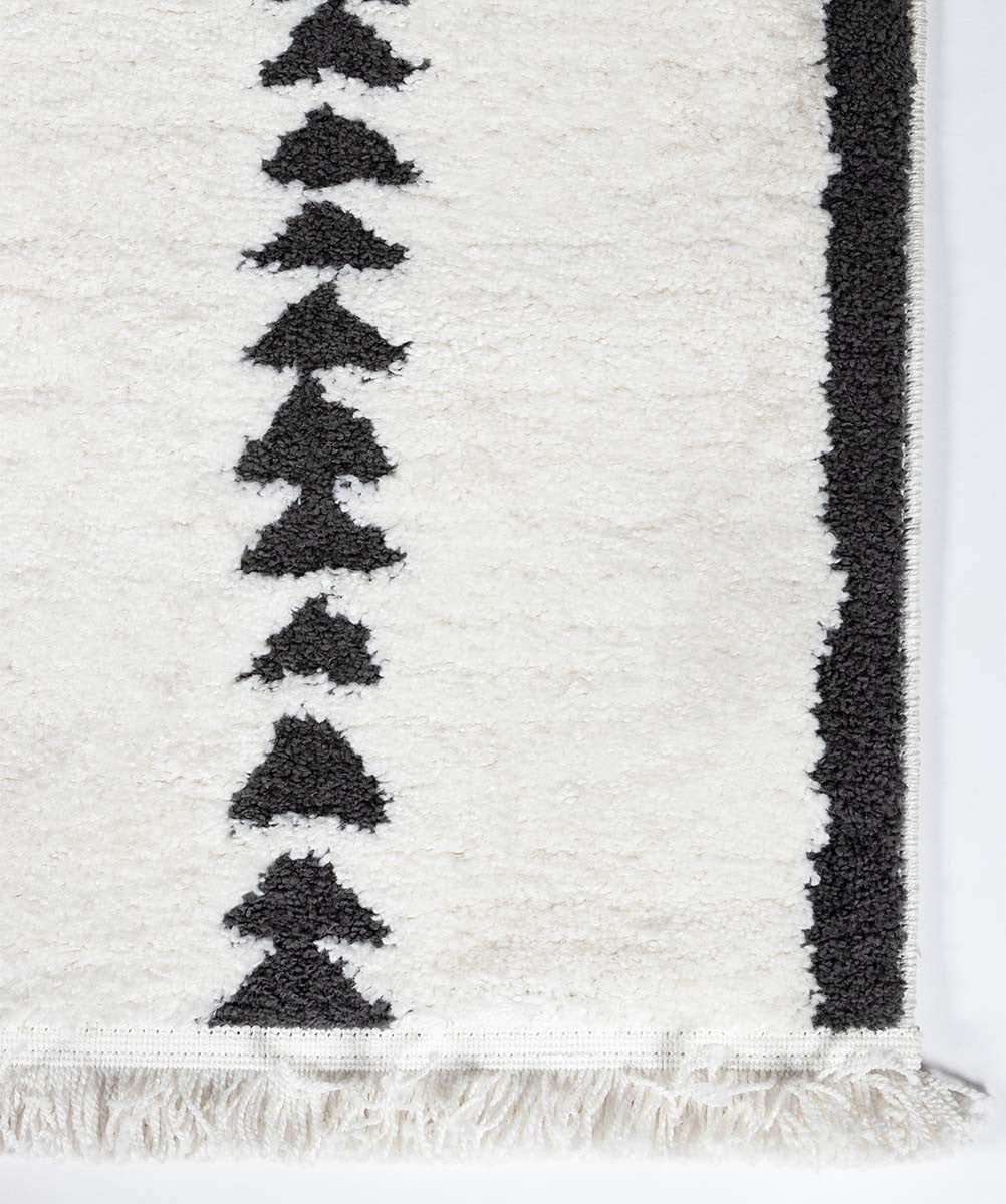 Triple Diamond Ivory Rug Collection