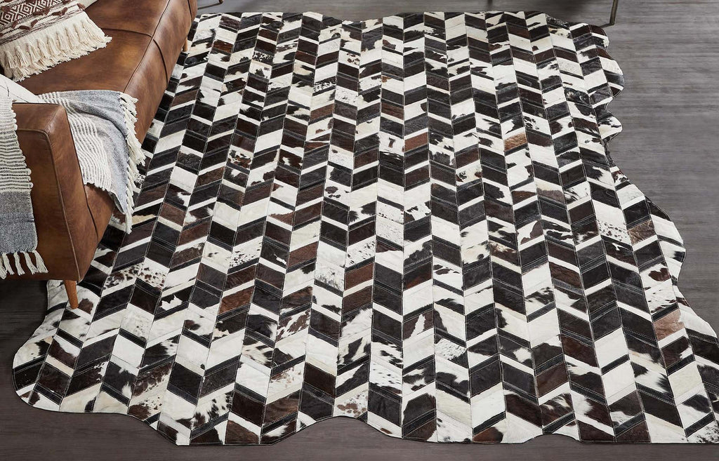 Cowhide Chevron Mosaic Rug - Black - 7 x 10