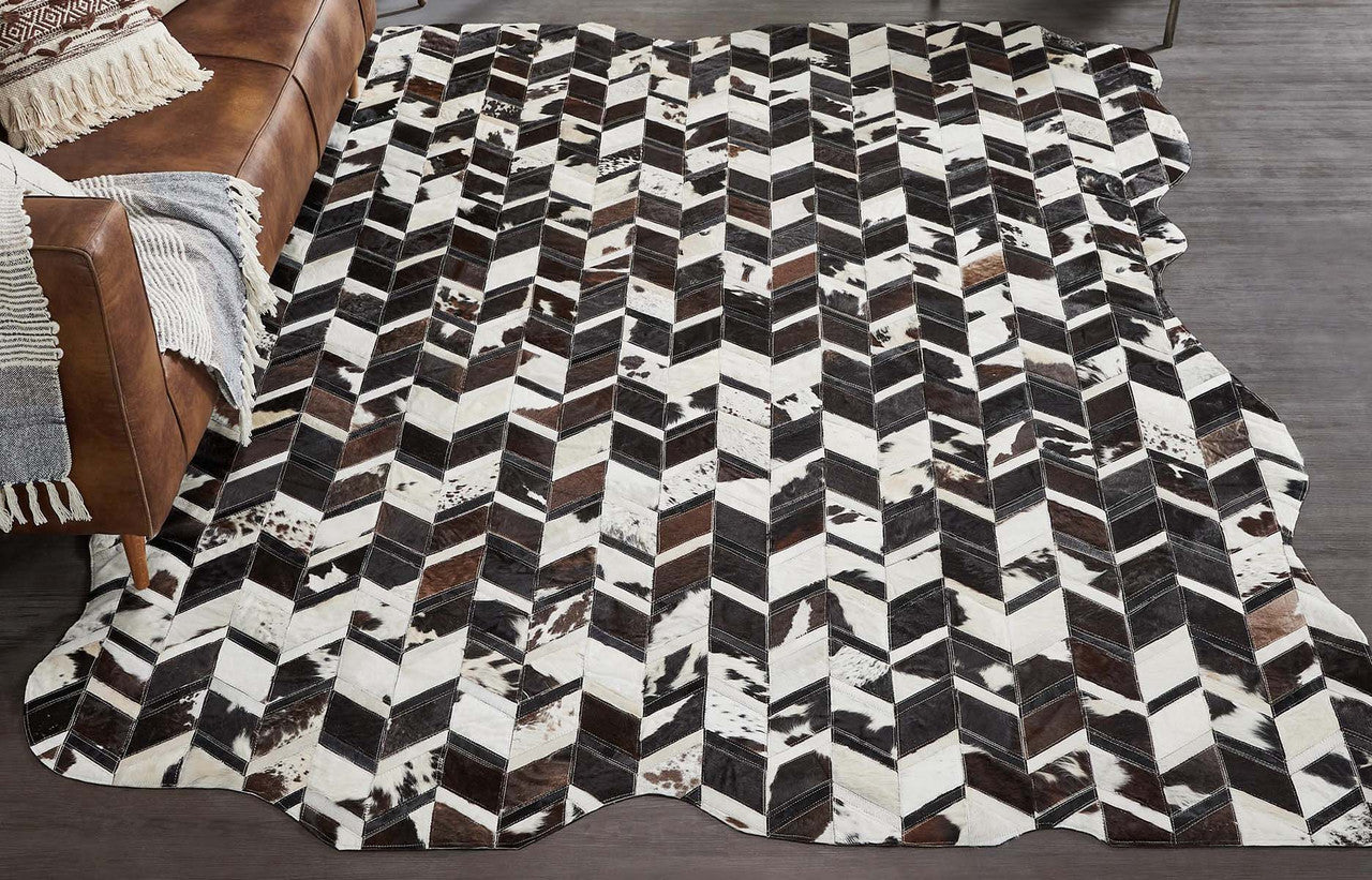 Cowhide Chevron Mosaic Rug - Black - 7 x 10