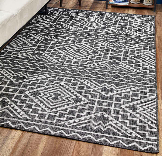 Chandler Black Indoor/Outdoor Rug - 5 x 8