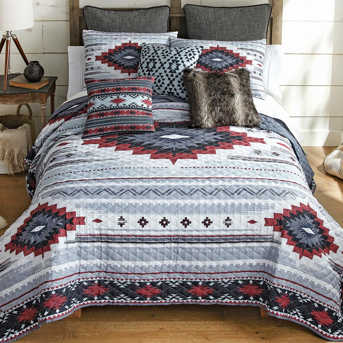 Crimson Ridge Quilt Bed Set - King - CLEARANCE