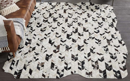 Cowhide Mosaic Chevron Rug - White/Black - 5 x 9