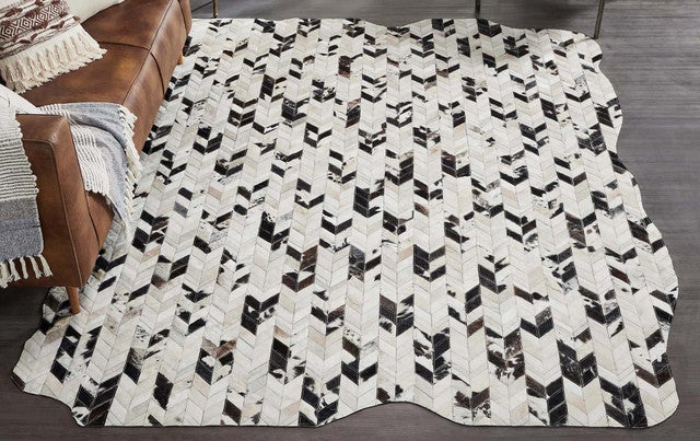Cowhide Mosaic Chevron Rug - White/Black - 2 x 3